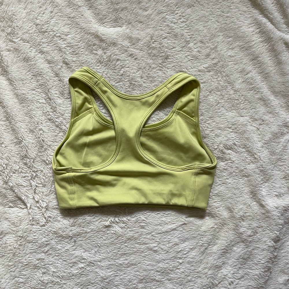 nike sports bra - Picture 2 of 3